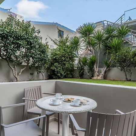 Manos Beachside Apartments Agia Marina Dış mekan fotoğraf