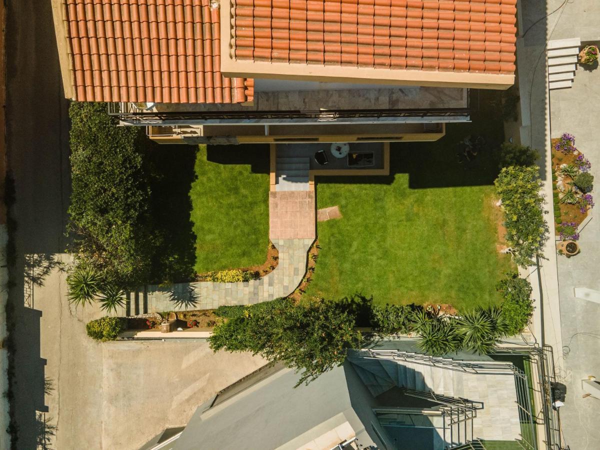 Manos Beachside Apartments Agia Marina Dış mekan fotoğraf