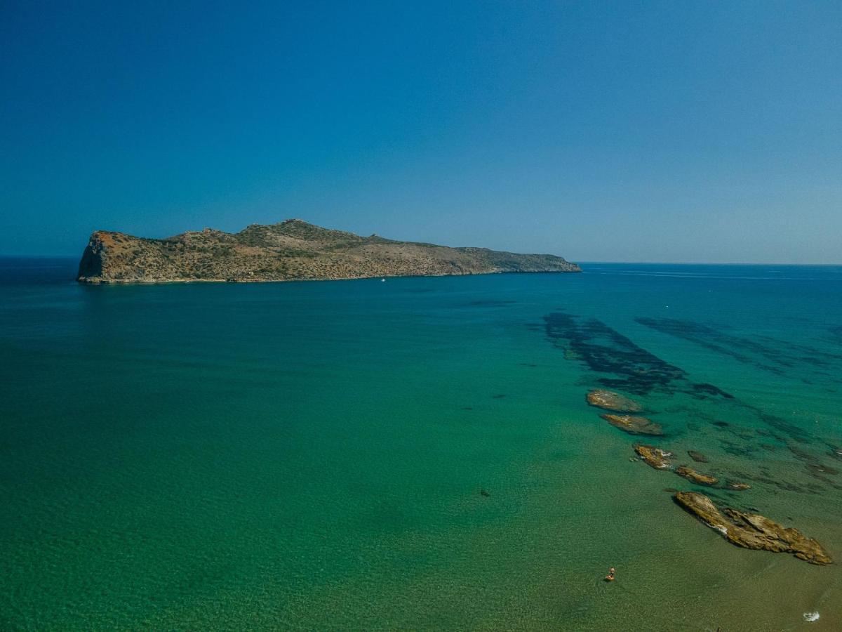 Manos Beachside Apartments Agia Marina Dış mekan fotoğraf