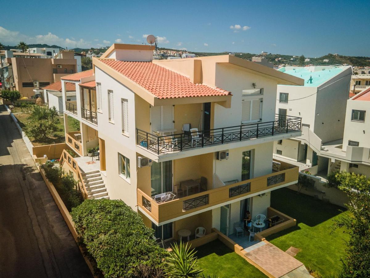 Manos Beachside Apartments Agia Marina Dış mekan fotoğraf