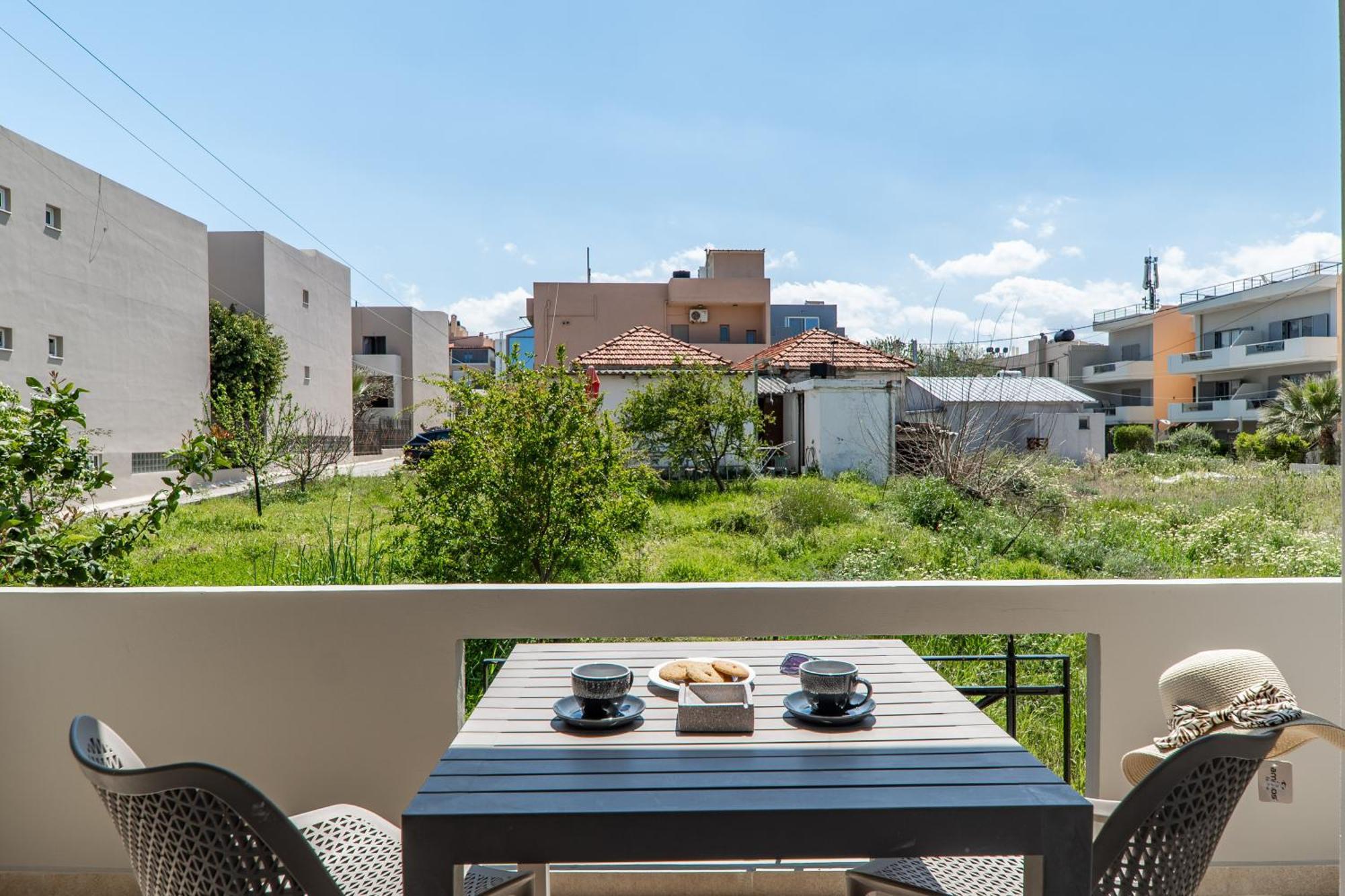 Manos Beachside Apartments Agia Marina Dış mekan fotoğraf
