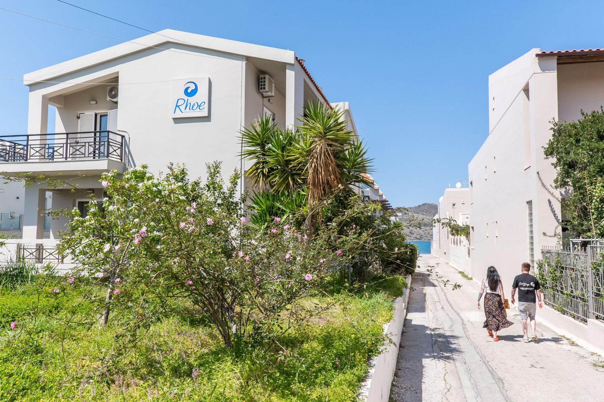 Manos Beachside Apartments Agia Marina Dış mekan fotoğraf